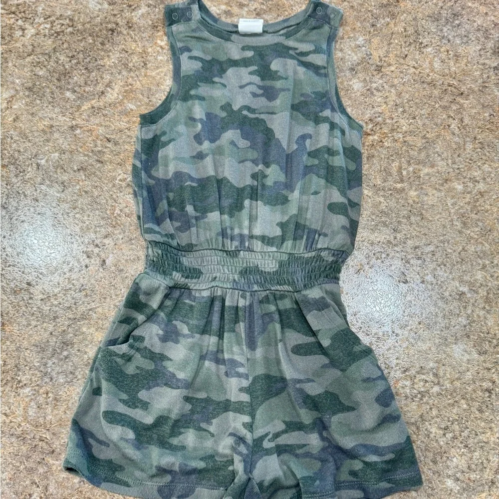 GAP Kids Girls Camo Romper – Size Small (6-7Y)